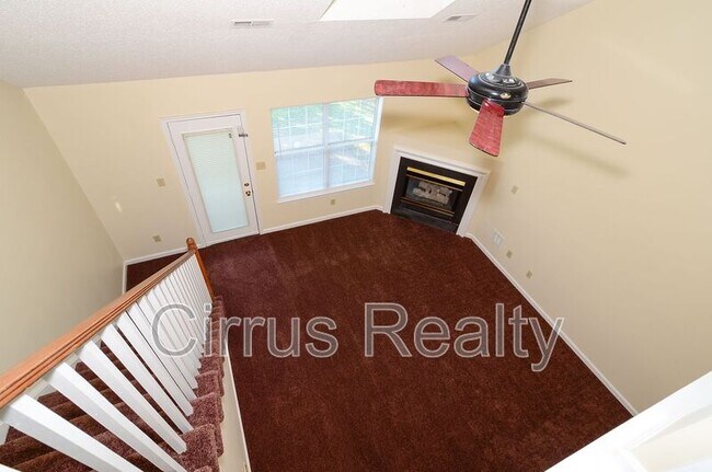 Building Photo - 381 Westview Dr