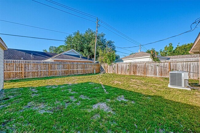 Building Photo - 11503 High Star Dr