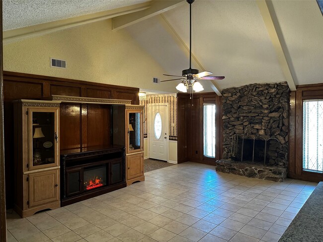 Building Photo - 330 Maybrook Dr