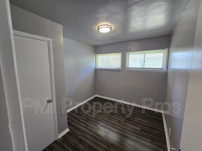 Building Photo - 5658 N 61st St