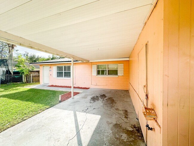 Building Photo - Fully Fenced Privacy in Orlando – Stylish ...