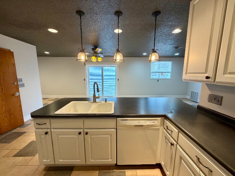 Building Photo - 401 3rd St