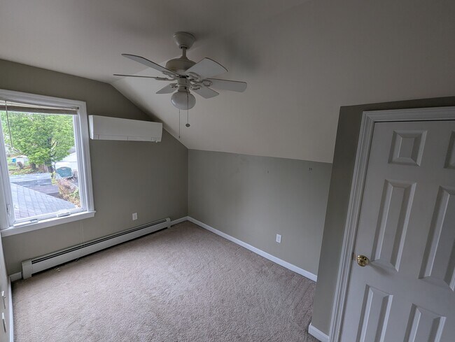 Building Photo - 208 Grove St