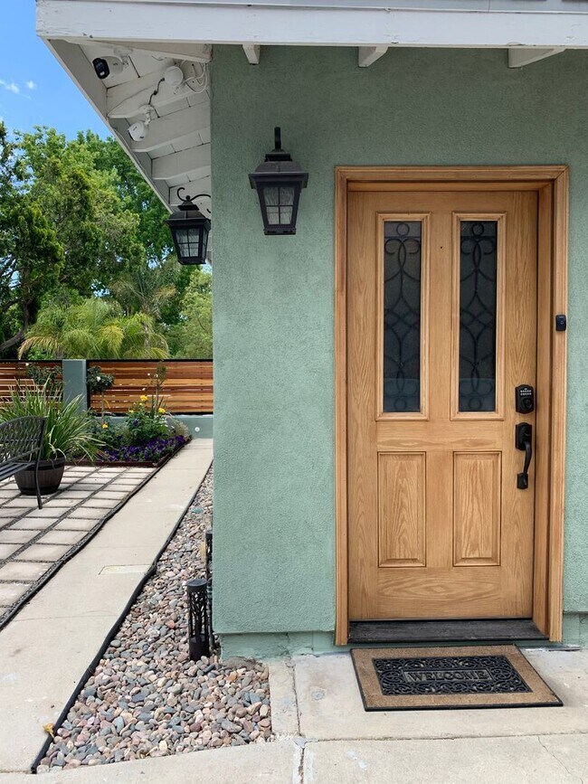 Building Photo - Beautiful 4 Bedroom, 2 Bathroom Sylmar House for Lease (Main House)!