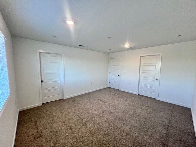 Building Photo - $3,500 Ashlan & Highland, 5 Bedroom House ...