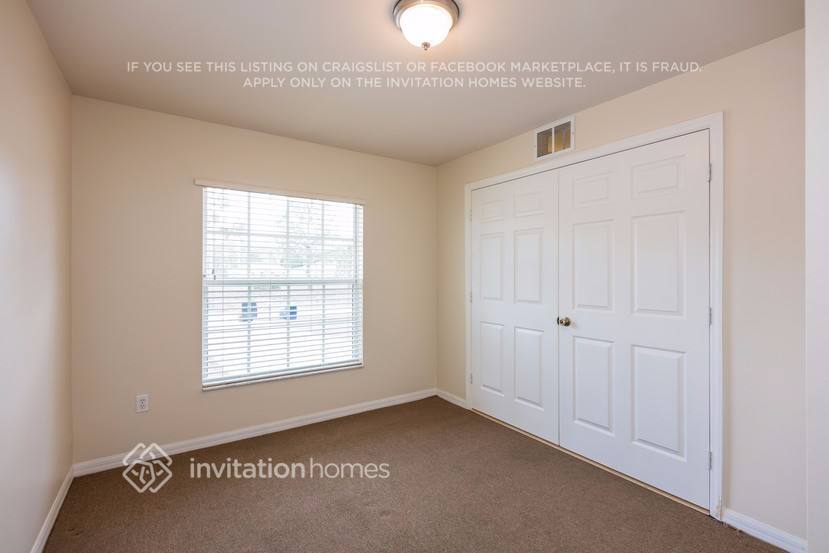 Building Photo - 2422 Joe Ave S