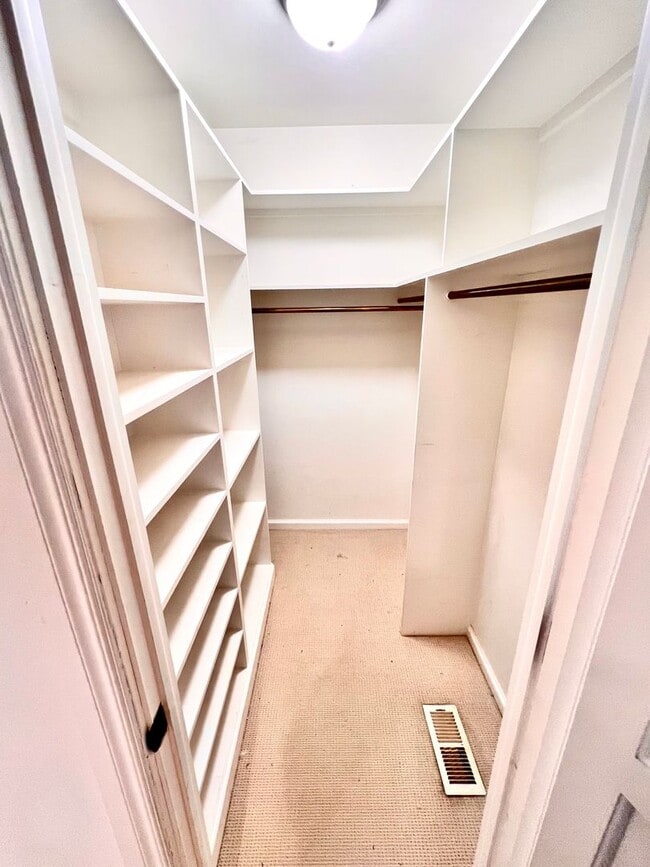 Building Photo - Rare rental opportunity in gated Garden Park!