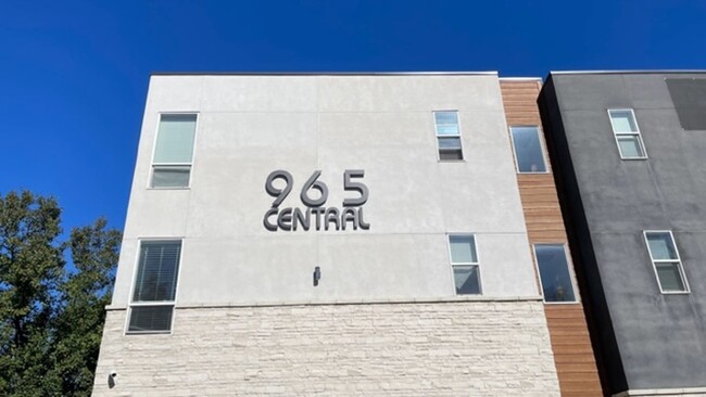 Building Photo - 1 bedroom 1 bath in SLC!