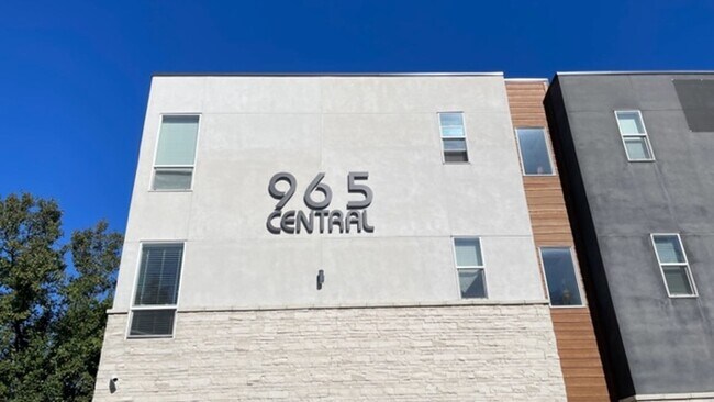 Building Photo - Contemporary one bedroom one bath in Salt ...