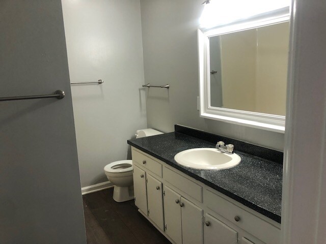 Building Photo - 117 E Circle Dr