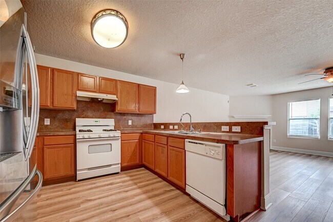 Building Photo - 7218 Fox Cub Ln