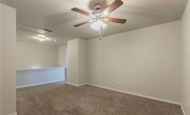Building Photo - AVAILABLE NOW - Cozy Temple Townhome