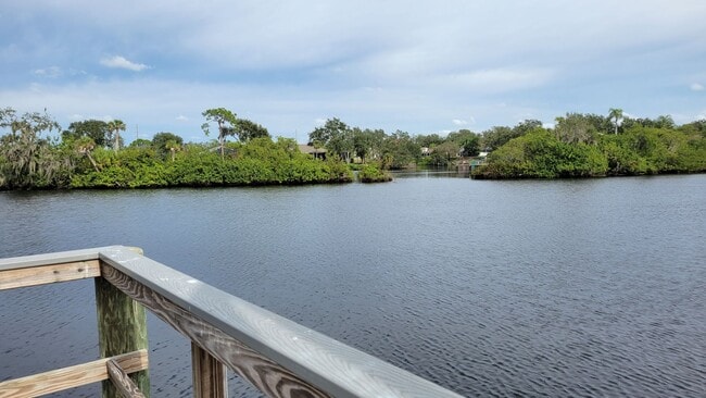 Building Photo - Annual UNfurnished 2/2 ground floor condo in water front boating community