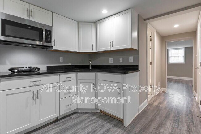 Building Photo - 5415 Brenner St