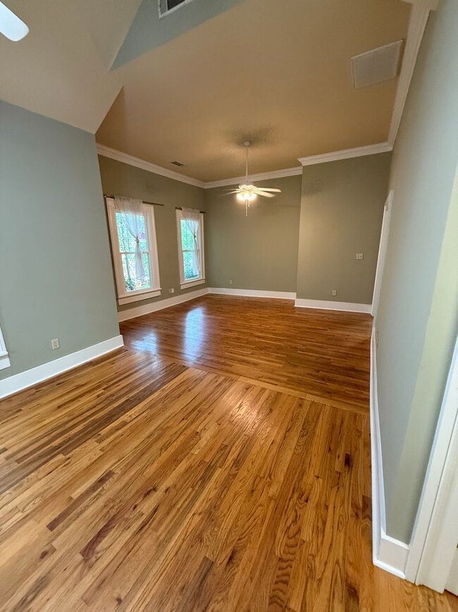 Building Photo - Beautiful Remodeled Home in Normaltown Athens!!