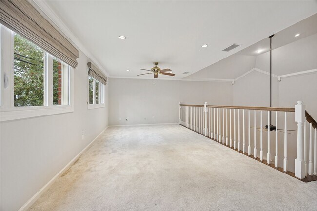 Building Photo - 2113 Potomac Dr