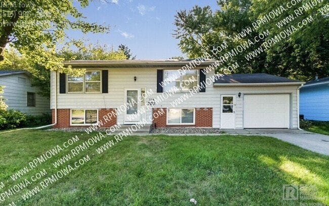 Primary Photo - 3218 Hoover Ave