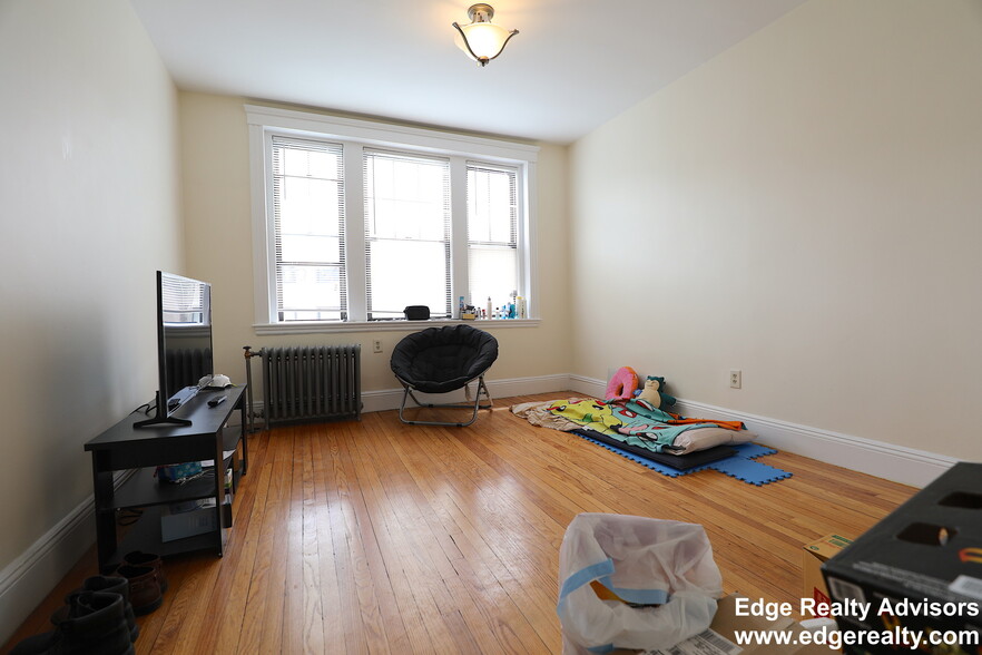 Building Photo - 6 Sutherland Rd