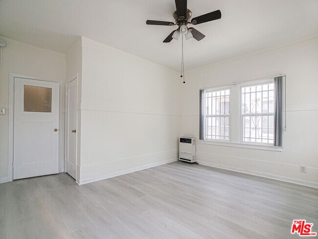 Building Photo - 336 S Wilton Pl