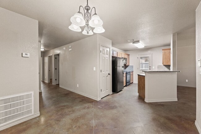 Building Photo - PM1-TEMP609 W Karey Dr