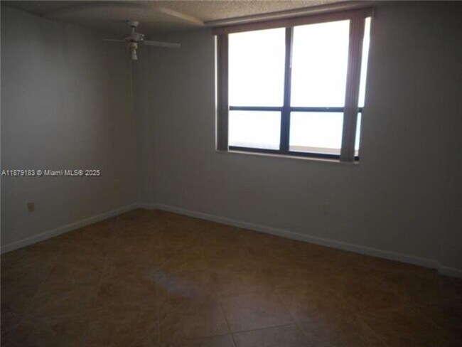 Building Photo - 10185 Collins Ave