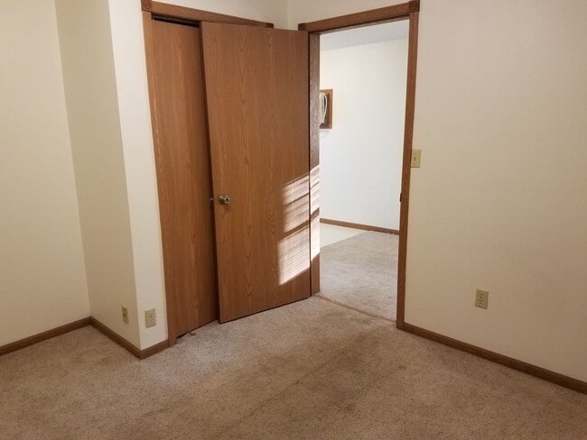 Building Photo - kb1820