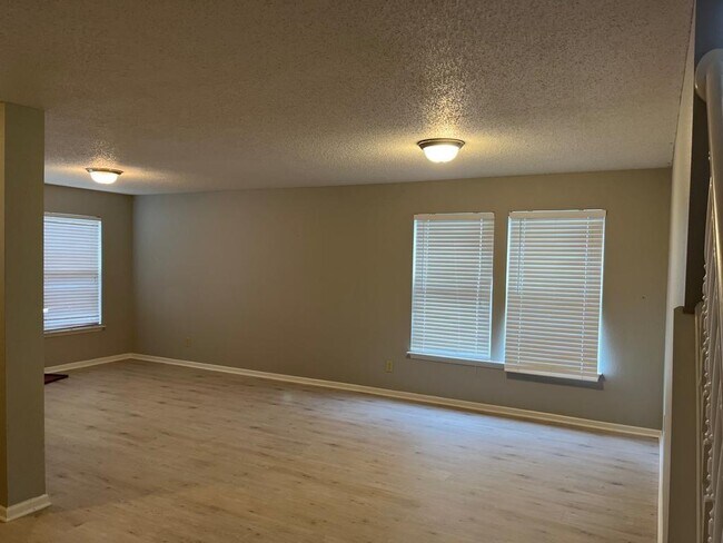 Building Photo - 6848 Tadpole Ct