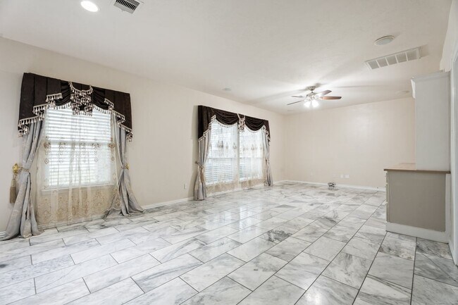 Building Photo - 6605 Fallen Breeze Ln