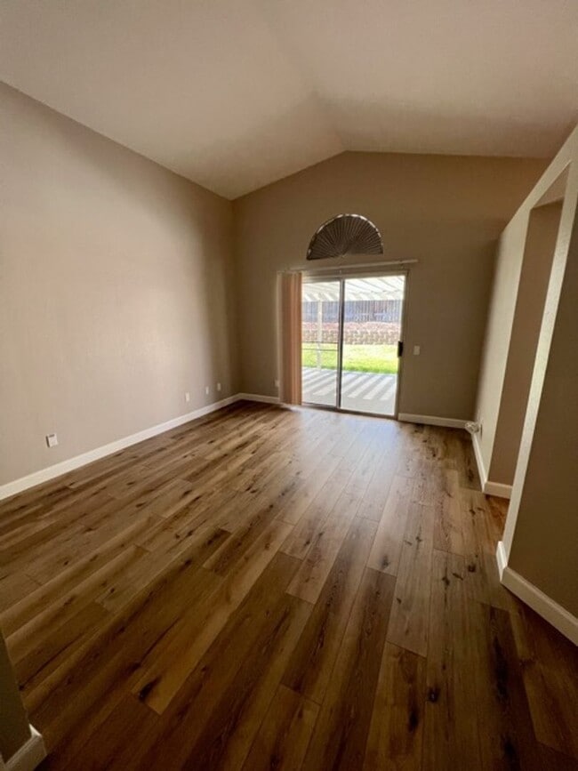 Building Photo - Coming Soon! 3 Bedroom SINGLE STORY home located in Murrieta for LEASE!