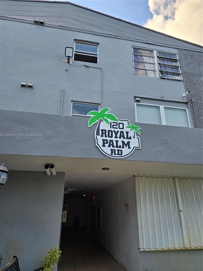 Building Photo - 120 Royal Palm Rd