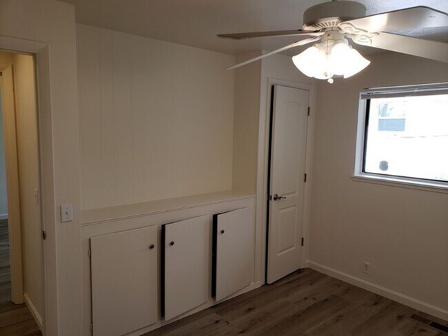 Building Photo - Three Bedroom Home in Midtown District