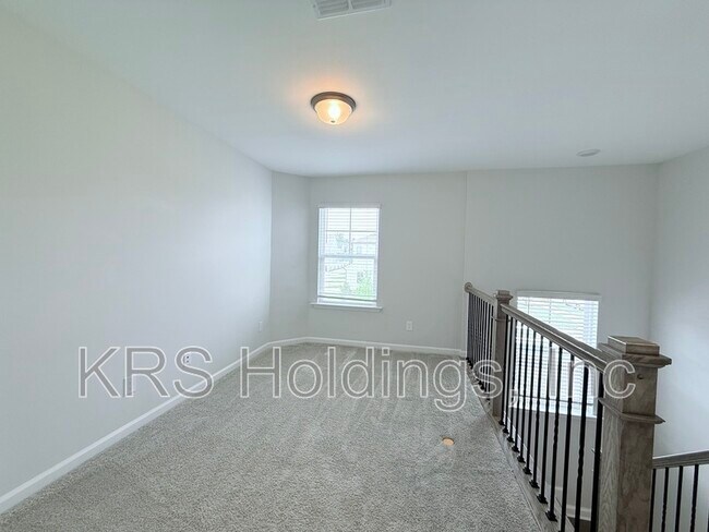Building Photo - 820 Silo Pk Dr