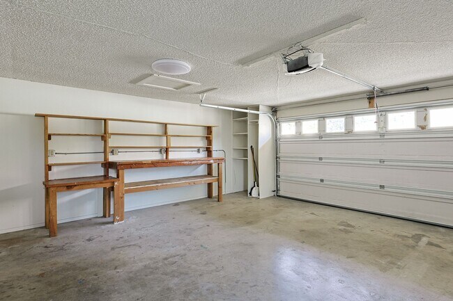 Building Photo - Spacious 4 Bed / 3 Bath Home in Desirable Nebo Hill – La Mesa (3,056 Sq Ft)