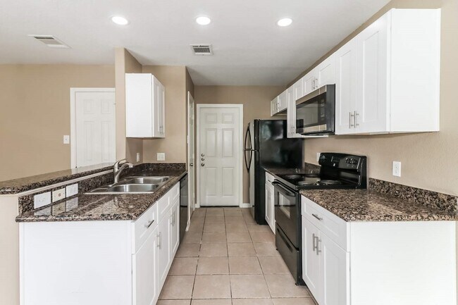 Building Photo - 28910 Rio Grande River Dr