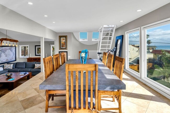 Building Photo - Gorgeous ocean view home at Windansea Beach!