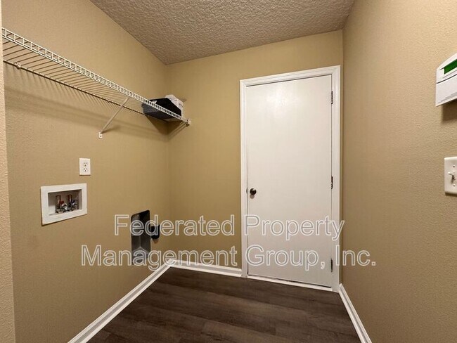 Building Photo - 2231 Brian Lakes Dr E