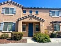 Building Photo - 3 Bedroom 2.5 Bath Family Home