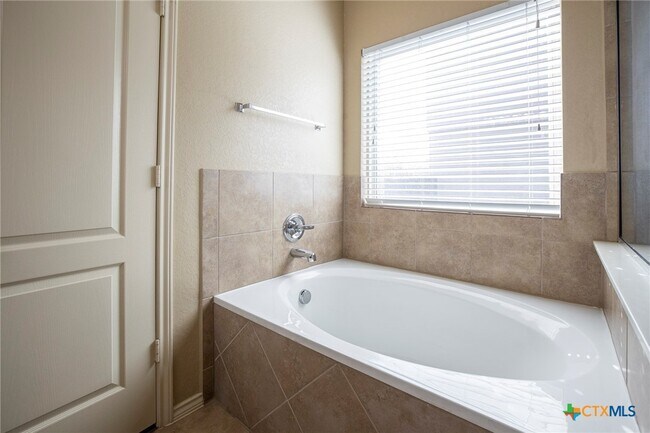 Building Photo - 433 Stonebrook Dr