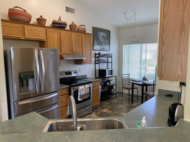 Building Photo - 1605 W Bronco Ln