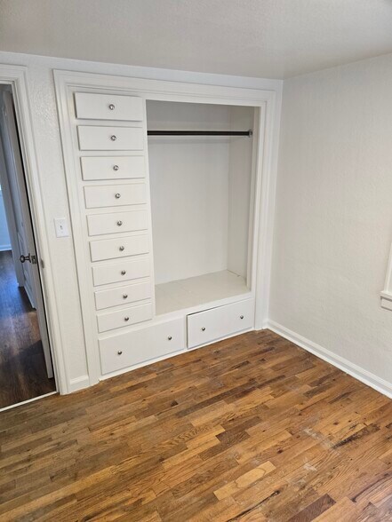 Bed 1 - 815 Marshall St