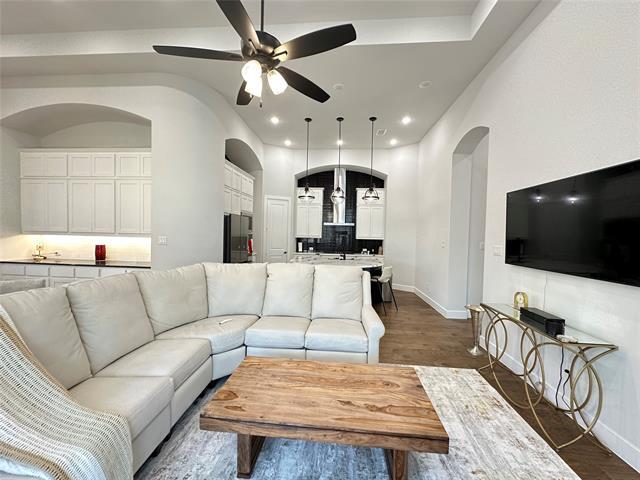 Building Photo - 3880 Verona St