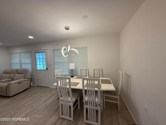 Building Photo - 1178B Clydebank Ct