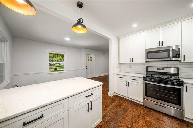 Building Photo - 1774 Laurelwood Dr SW