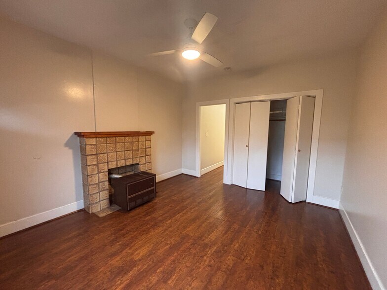 Building Photo - 1118 12th St