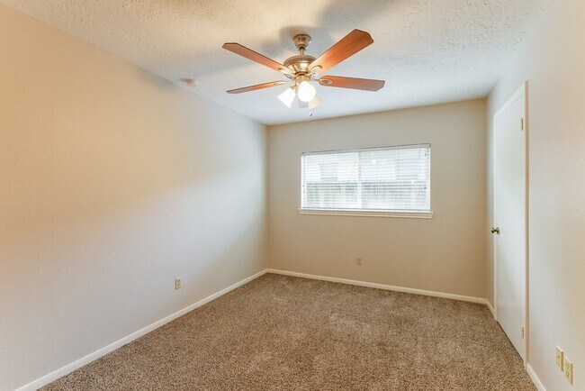 Building Photo - 23219 Timberbrook Dr