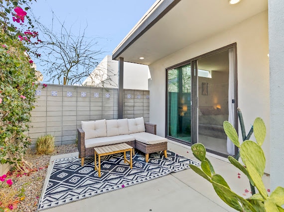 Patio - 3345 Ambassador Dr