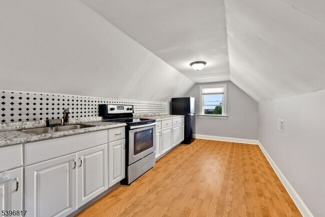 Building Photo - 76 Lafayette Ave