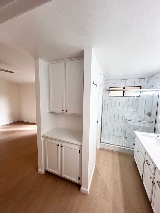 Building Photo - Freshly remodeled 3br/2ba single story hom...