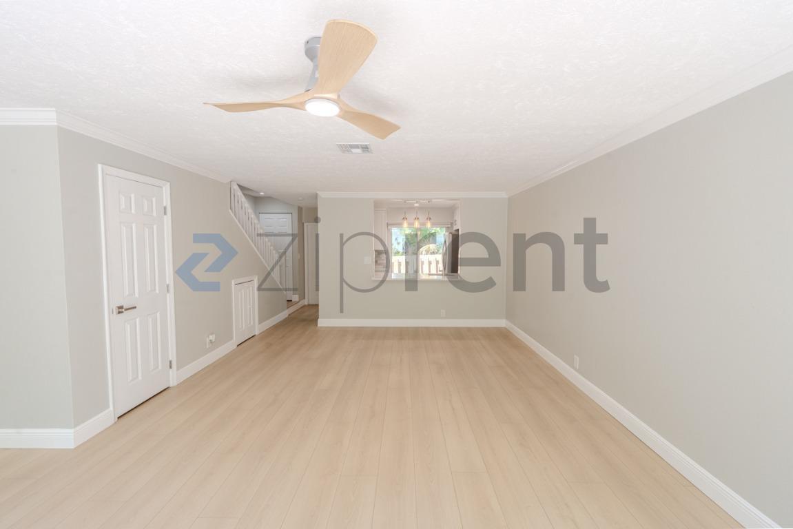 Building Photo - Unit A