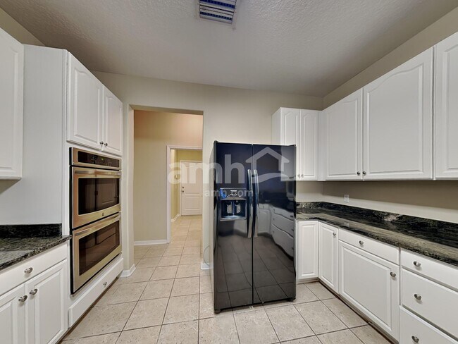 Building Photo - 10618 Bamboo Rod Cir